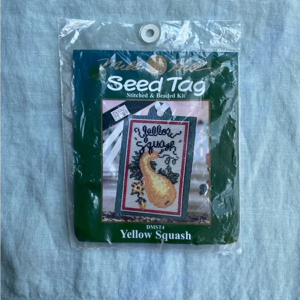 NWT Mill Hill Debbie Mumm DMST4 Yellow Squash seed tag cross stitch kit